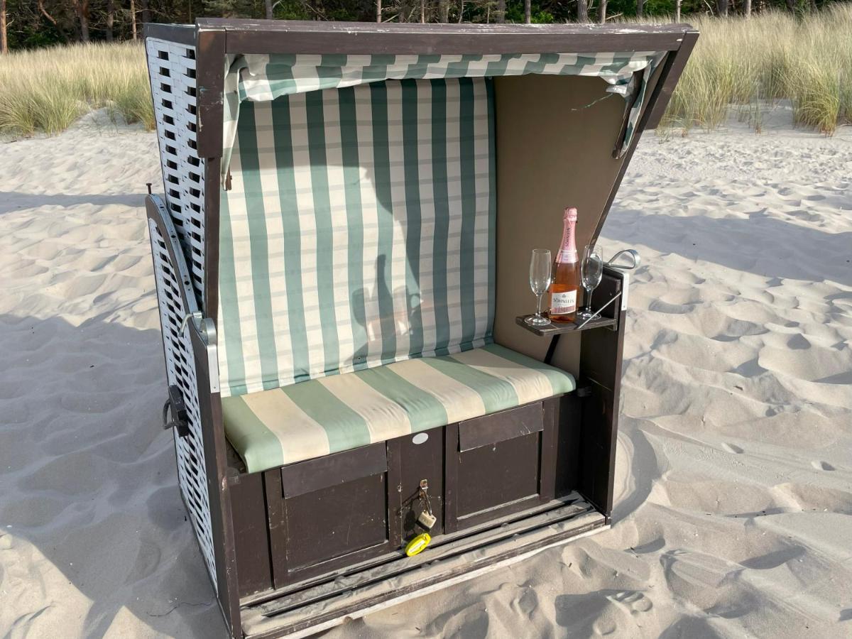 Apartment Ostseerose Ein Strandkorb Ist Im Sommer Inclusive Zempin Bagian luar foto