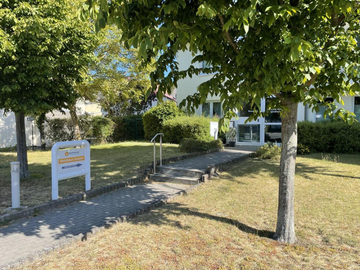 Apartment Ostseerose Ein Strandkorb Ist Im Sommer Inclusive Zempin Bagian luar foto